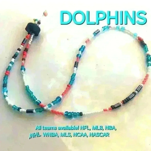 Your favorite sports teams in beaded fashion! The Sui Generis Custom Necklace - Picture 4 of 5